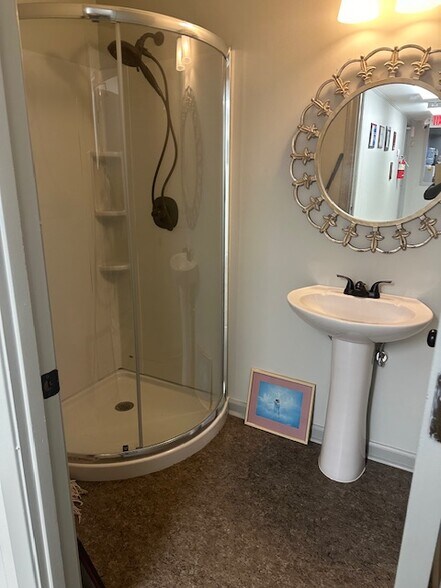 More Photos Of 933 Ridge Rd, Duson Service For Lease