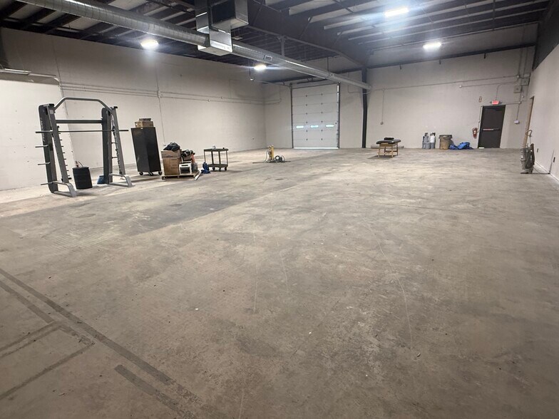 More Photos Of 5435-5437 Westwood Dr, Saint Charles Warehouse For Lease