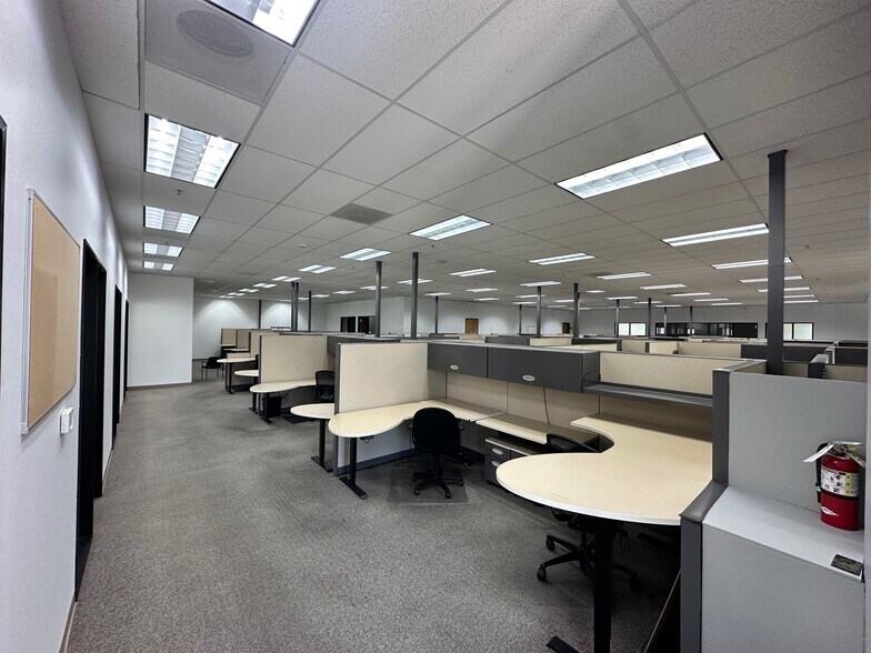 More Photos Of 930-932 Hamlin Ct, Sunnyvale Research And Development For Lease