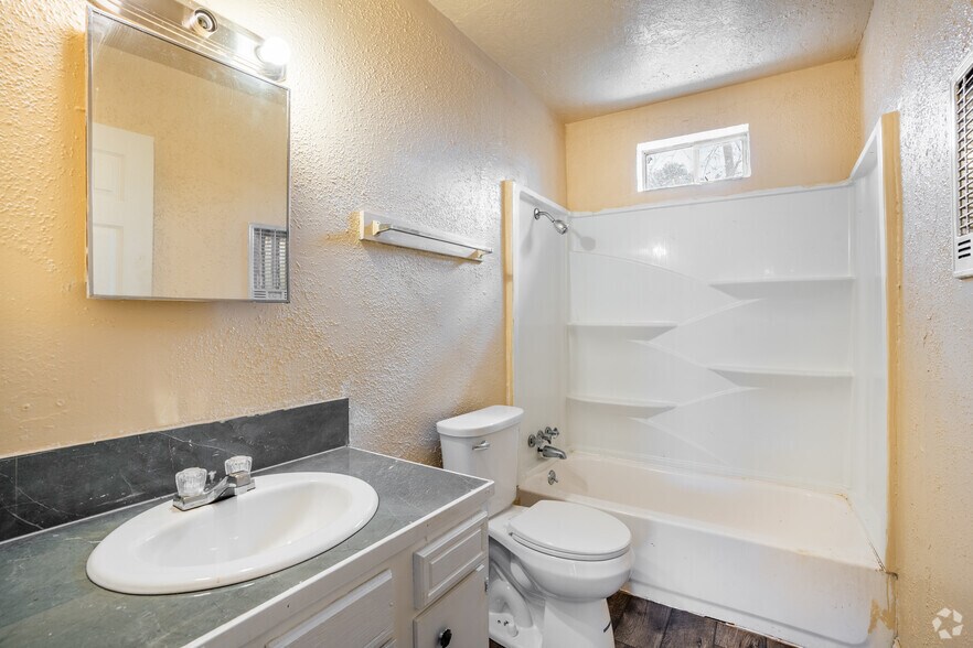 More Photos Of 905 Campus St, Beaumont Multifamily For Sale