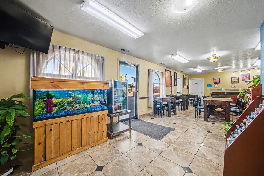 More Photos Of 386 E 300 S, Kanab Hotel For Sale