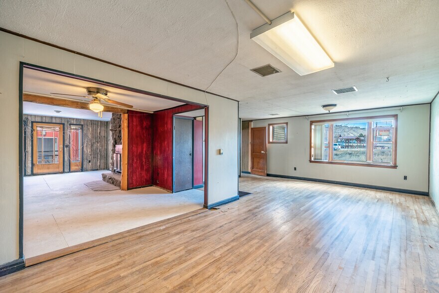 More Photos Of 121 Byers Ave, Hot Sulphur Springs Storefront Retail Residential For Sale