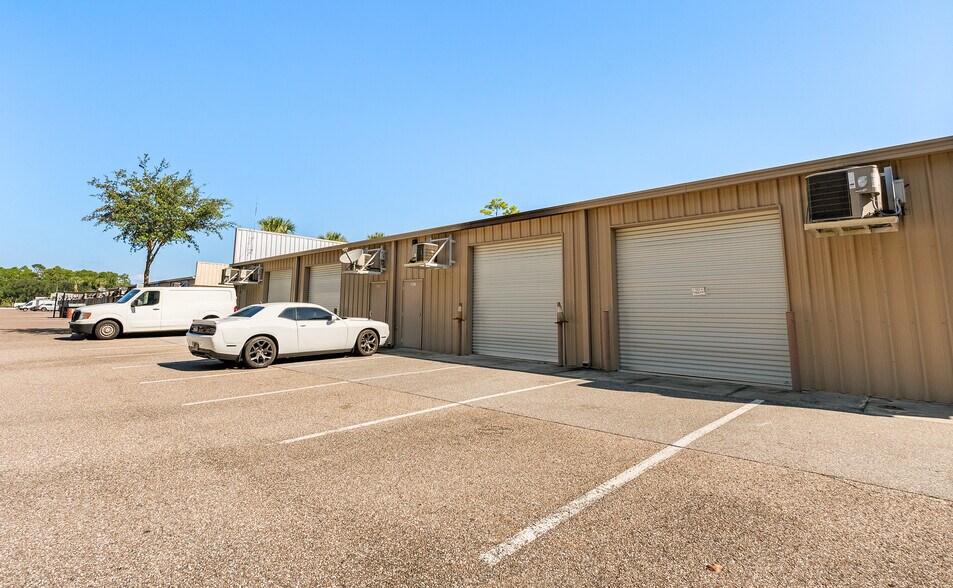 More Photos Of 1121-1197 W Airport Blvd, Sanford Unknown For Lease