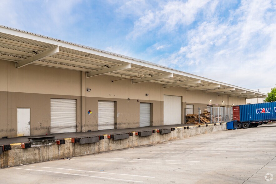 More Photos Of 1920-1928 Malvern St, Fullerton Distribution For Lease