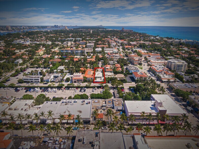 More Photos Of 217 Peruvian Ave, Palm Beach General Retail For Lease