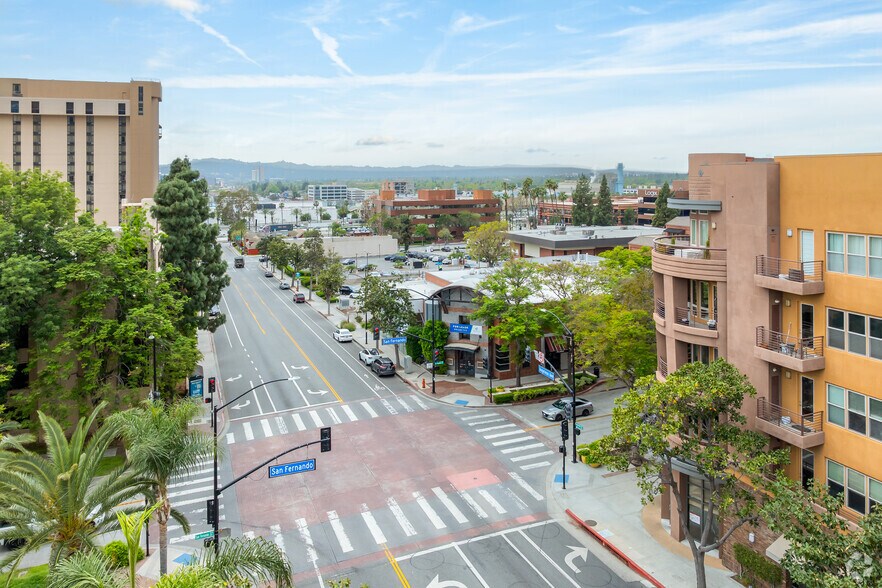 More Photos Of 145 S San Fernando Blvd, Burbank Restaurant For Lease