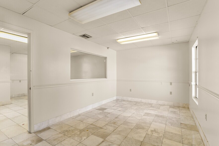 More Photos Of 1420 Fourth St, Westwego Daycare Center For Lease