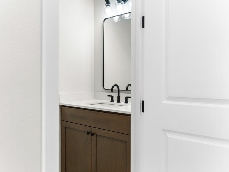 More Photos Of 331 SE Jetty Ave, Lincoln City Apartments For Sale