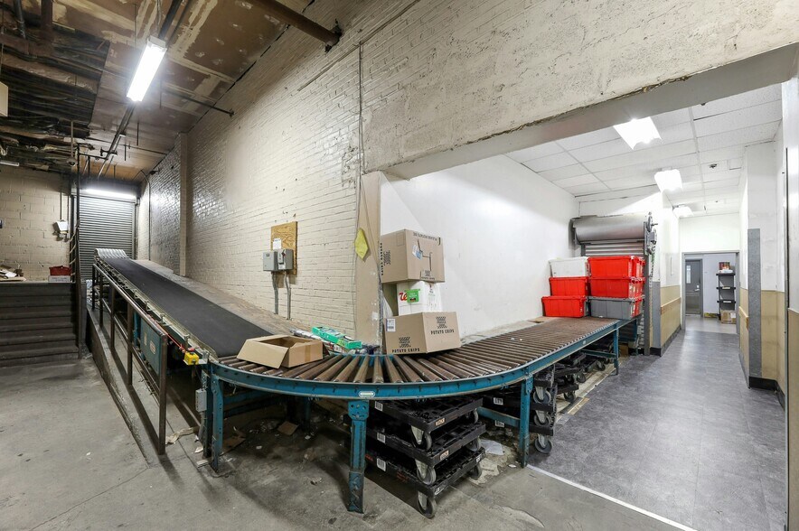 More Photos Of 406 E Madison Ave, Dumont Unknown For Lease