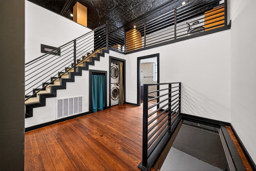 More Photos Of 614 High St, Comfort Storefront Retail Residential For Sale