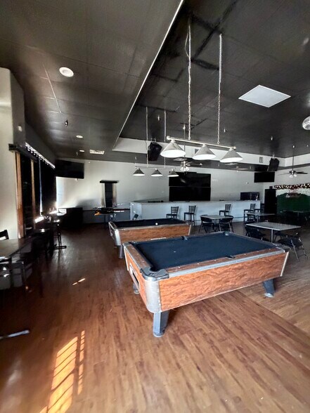 More Photos Of 140 Collins Rd, Richmond Storefront For Lease