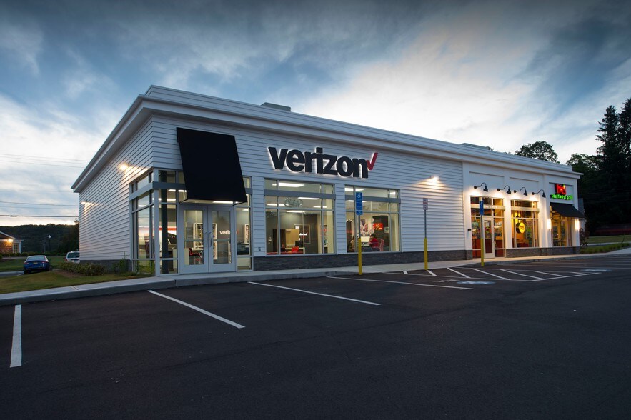 More Photos Of 624 W Main St, Norwich Unknown For Lease