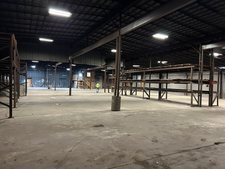 More Photos Of 3002 Arizona Ave, Norfolk Warehouse For Lease