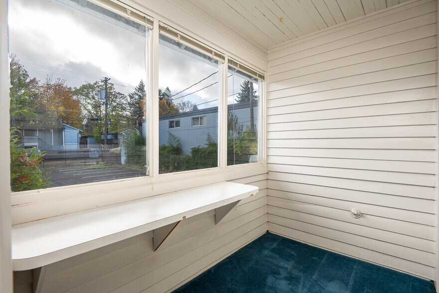 More Photos Of 990 W 7th Ave, Eugene Office For Sale