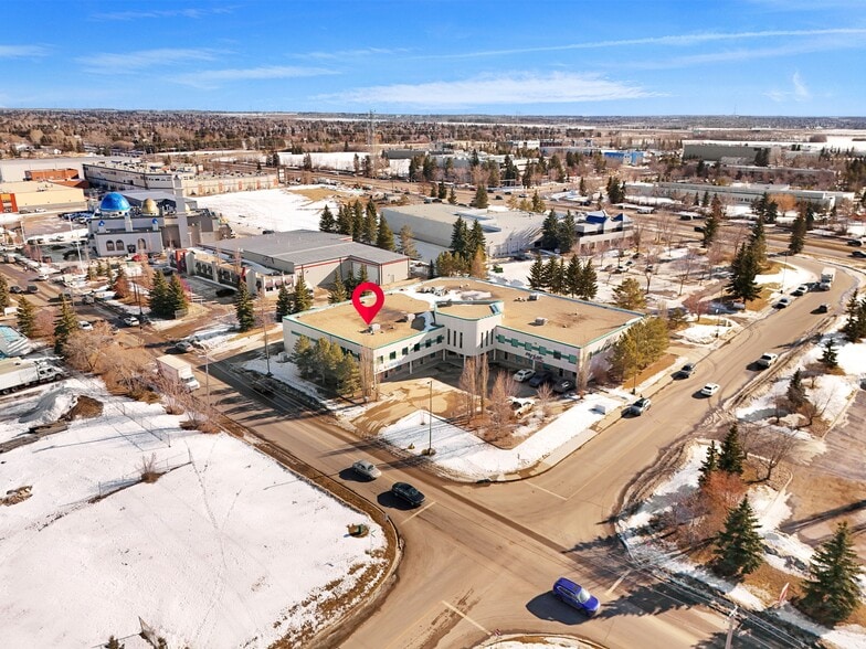 More Photos Of 2419 96th St NW, Edmonton Showroom For Sale