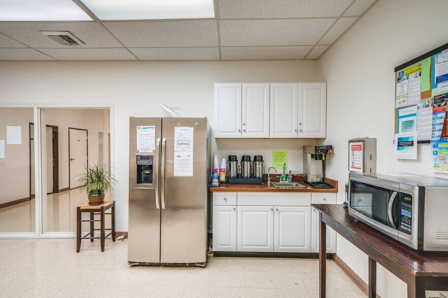 More Photos Of 8 Whatney, Irvine Warehouse For Lease