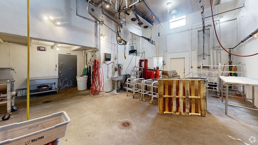 Primary Photo Of 1762 S Adams Dr, Madras Manufacturing For Sale
