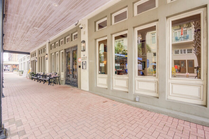 More Photos Of 2207 Post Office St, Galveston Apartments For Lease