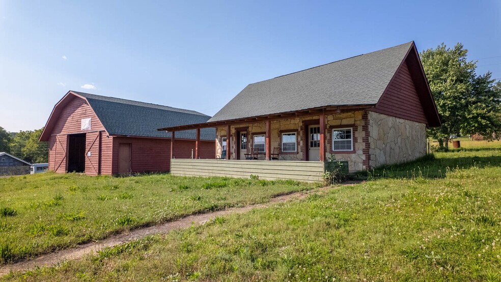 More Photos Of 2516 US-63, Hardy General Retail For Sale