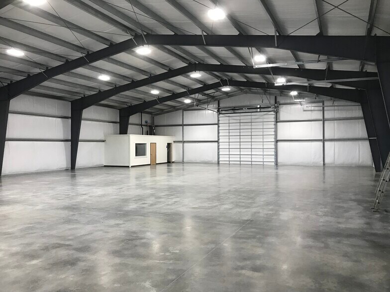 More Photos Of 955 NW Noble Dr, Estacada Warehouse For Sale