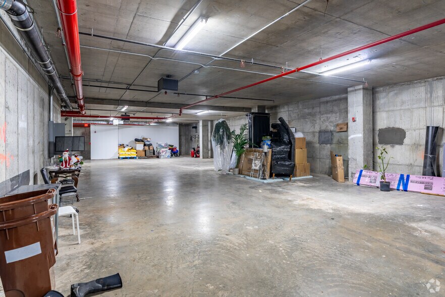 More Photos Of 150 Rivington St, New York Multifamily For Sale