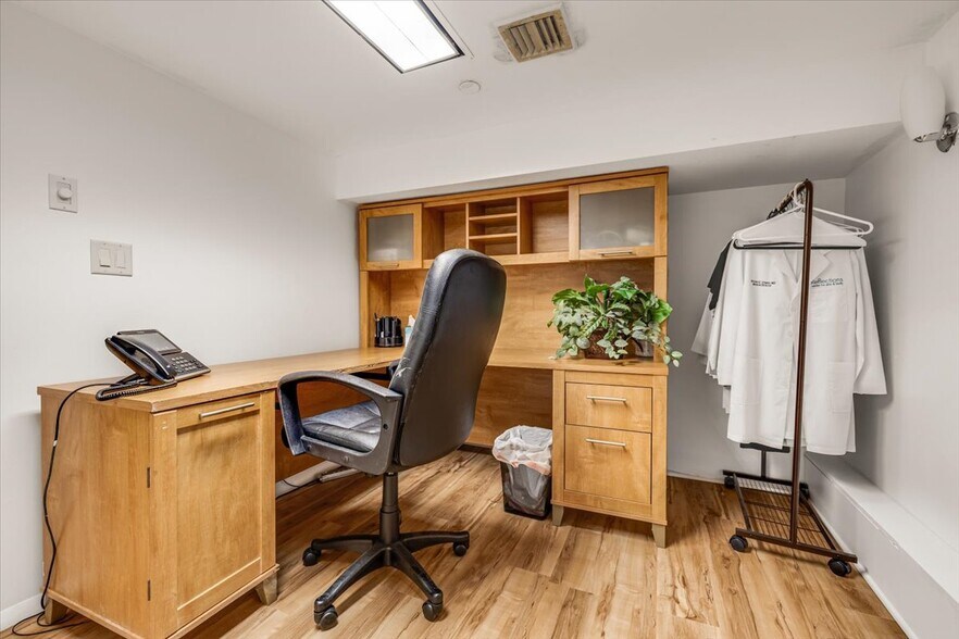 More Photos Of 299 E Northfield Rd, Livingston Medical For Sale