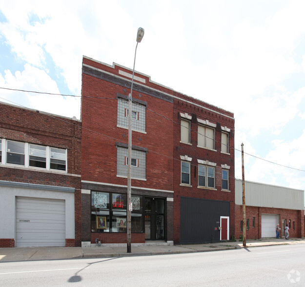 Primary Photo Of 1921 E Truman Rd, Kansas City General Retail For Lease