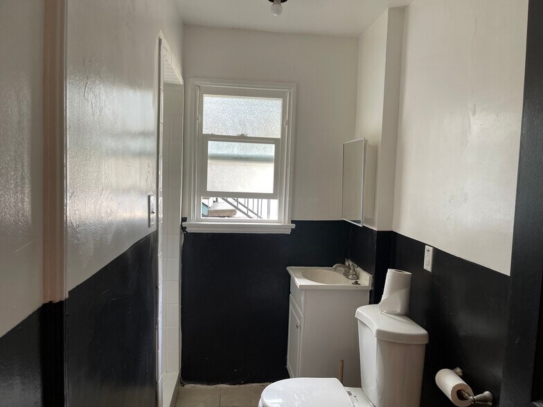 More Photos Of 3311 Barham Blvd, Los Angeles Office For Sale