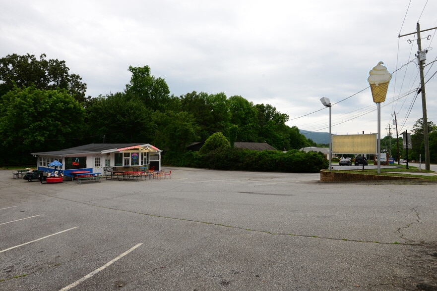 Primary Photo Of 405 W State St, Black Mountain Fast Food For Sale