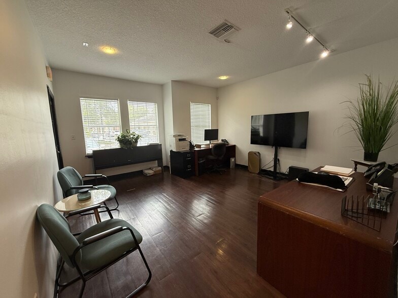 More Photos Of 13453 N Main St, Jacksonville Medical For Lease