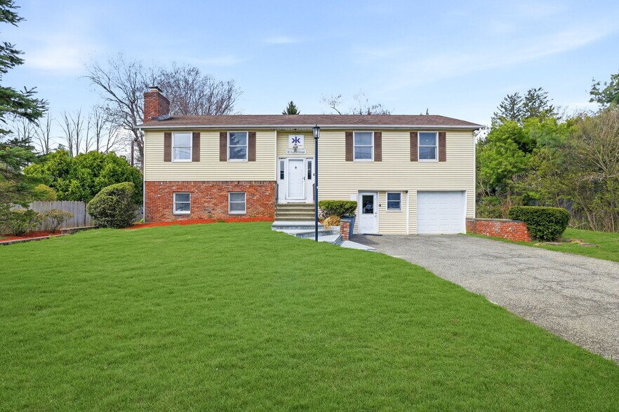 Primary Photo Of 3 Macdonald Ave, Armonk Office For Sale