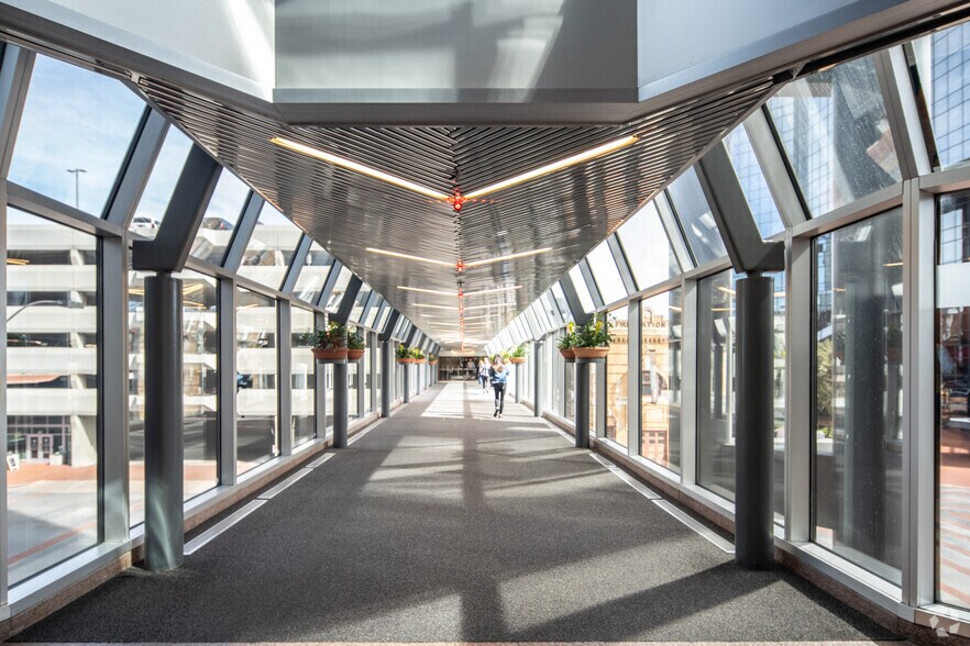 More Photos Of 301 Commerce St, Fort Worth Office For Lease