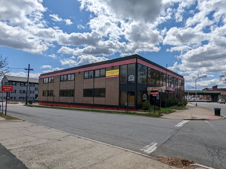 More Photos Of 465 Bloomfield Ave, Bloomfield Office For Lease
