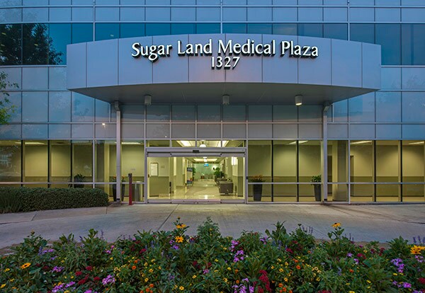 More Photos Of 1327 Lake Pointe Pky, Sugar Land Medical For Lease
