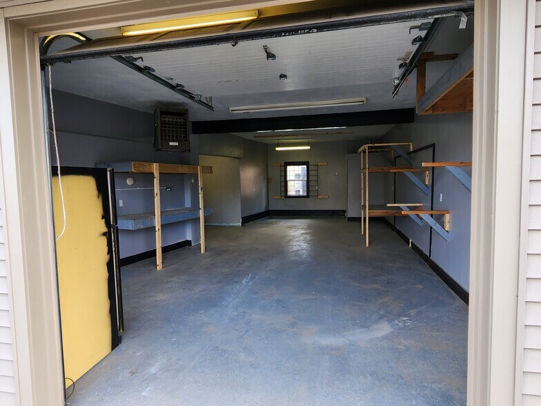 More Photos Of 1084 W Shore Rd, Warwick Garden Center For Lease