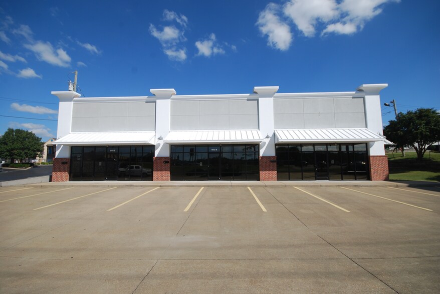 More Photos Of 1932 Highway 45 Byp, Jackson Storefront For Lease