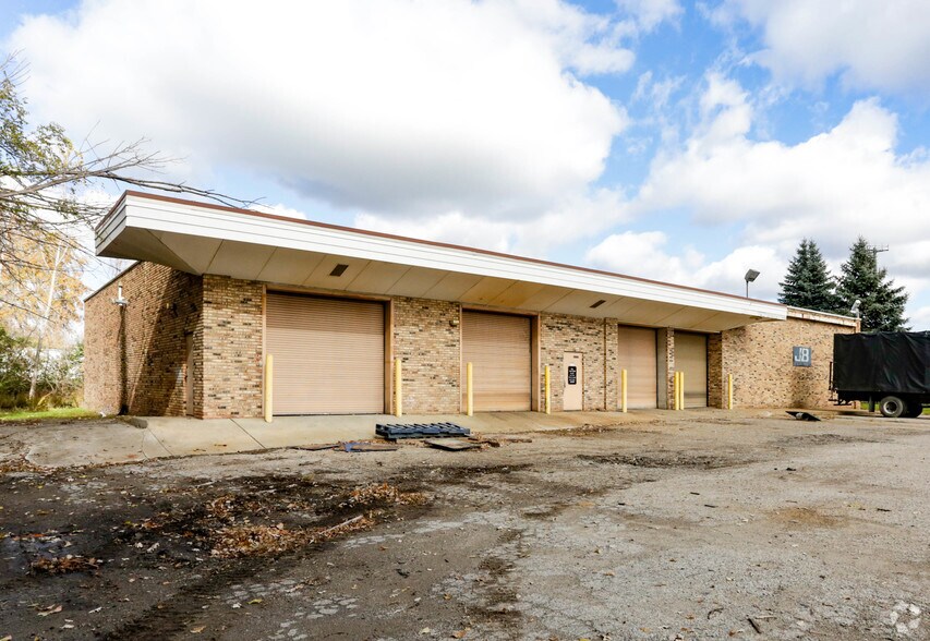 Primary Photo Of 5394 Corunna Rd, Flint Industrial For Lease