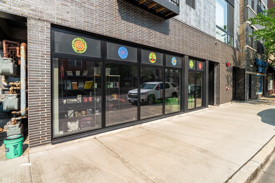 More Photos Of 4410 N Clark St, Chicago Apartments For Lease