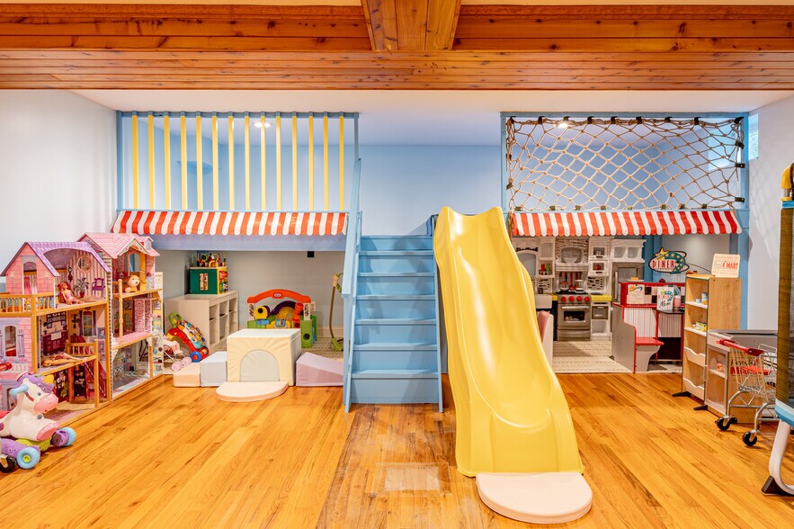 More Photos Of 37 Patricia Dr, Pleasant Valley Specialty For Sale