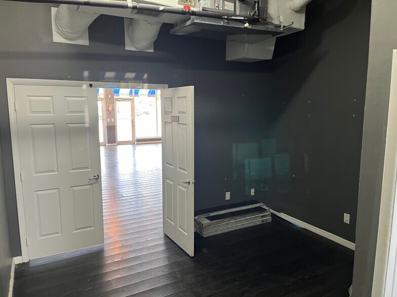 More Photos Of 1828-1832 N Dixie Hwy, Lake Worth Storefront Retail Office For Lease