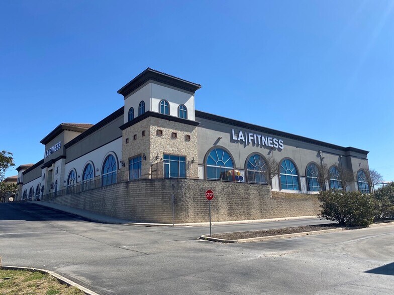 More Photos Of 21044 N US-281 Hwy, San Antonio Unknown For Lease
