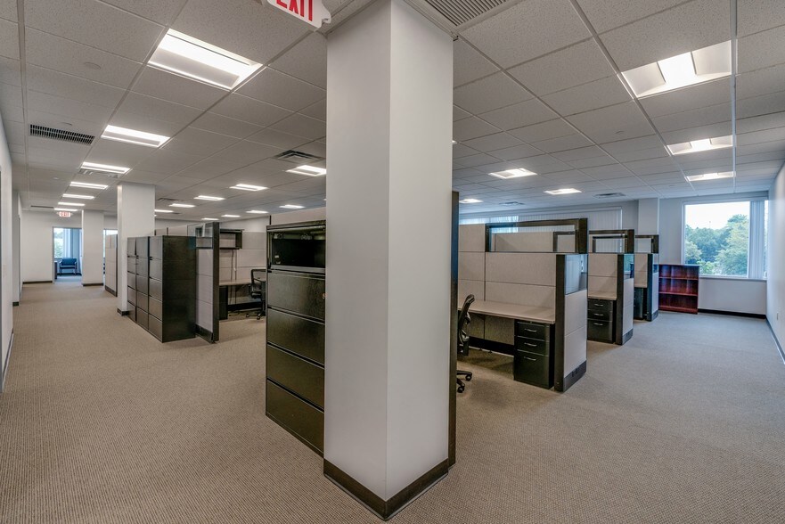 More Photos Of 8000 Brooktree Rd, Wexford Medical For Lease