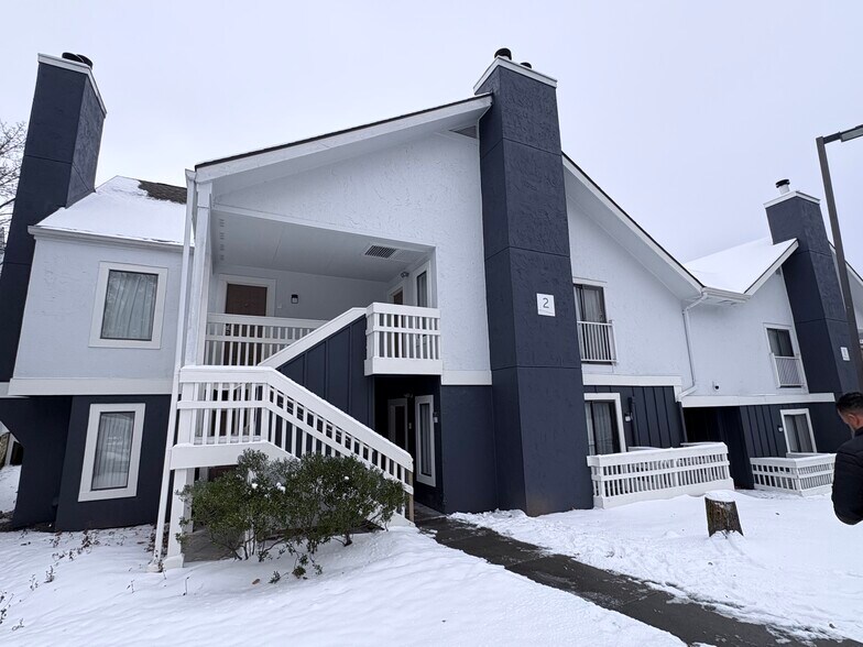 More Photos Of 35 Hurricane Ln, Williston Hotel For Sale