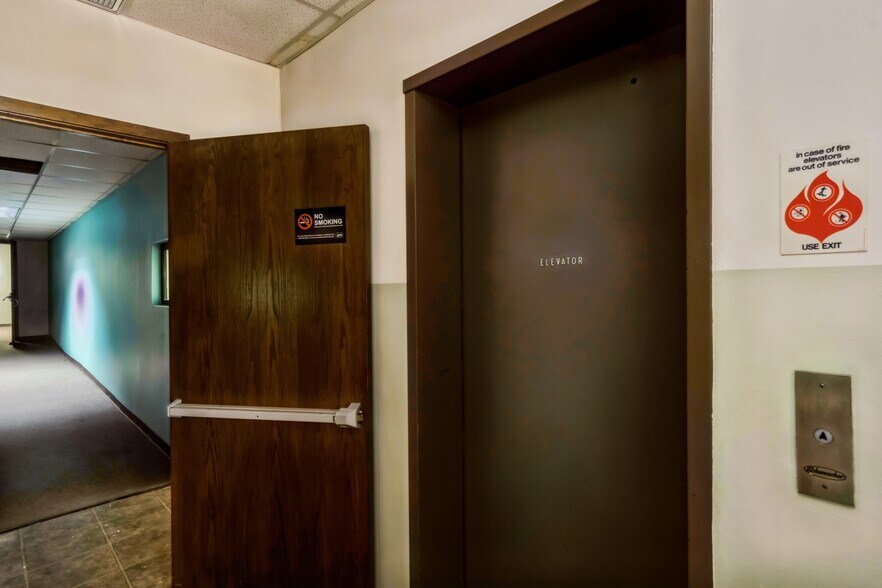 More Photos Of 202-210 W State St, Marshalltown Office For Sale