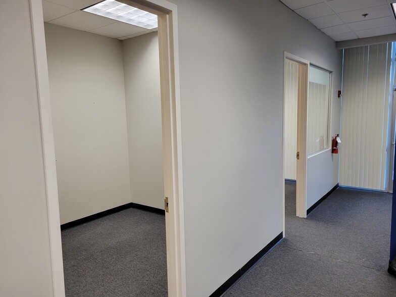 More Photos Of 1959 S Val Vista Dr, Mesa Office For Lease
