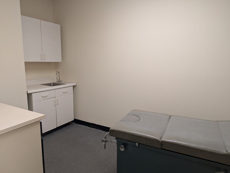 More Photos Of 111-117 New Haven Ave, Derby Medical For Lease