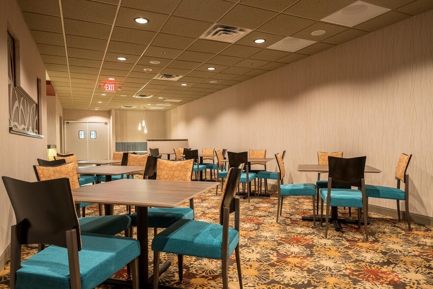 More Photos Of 161 Rondo Ave, Saint Paul Hotel For Lease