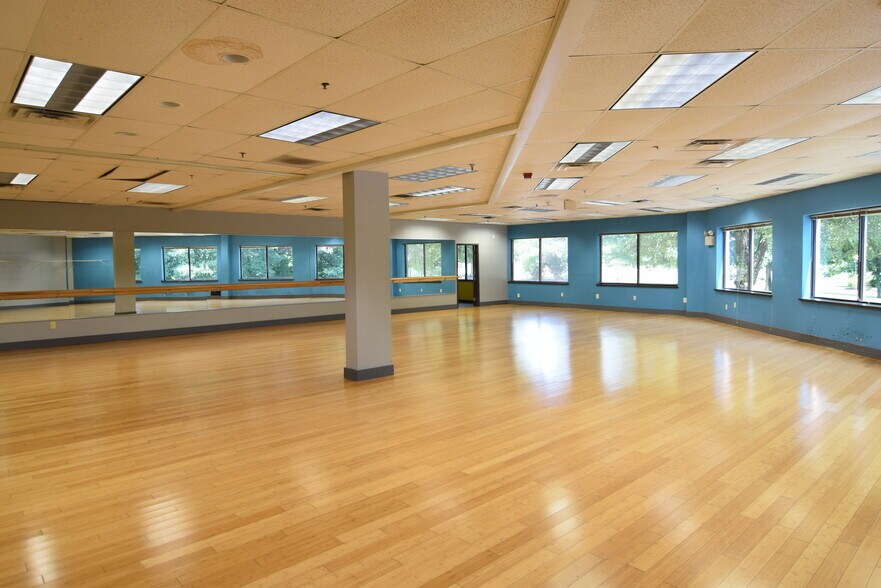 More Photos Of 500 Horizon Dr, Chalfont Research And Development For Lease