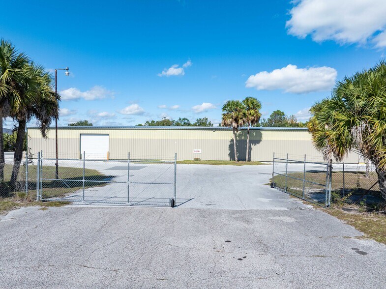 More Photos Of 3710-3719 E Us-90, Lake City Manufacturing For Lease