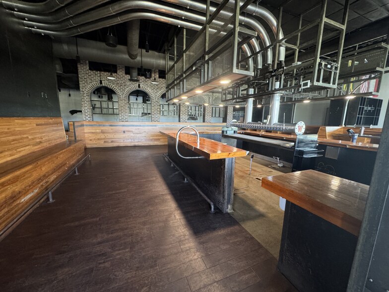 More Photos Of 5601 Crosslake Pky, Waco Restaurant For Lease